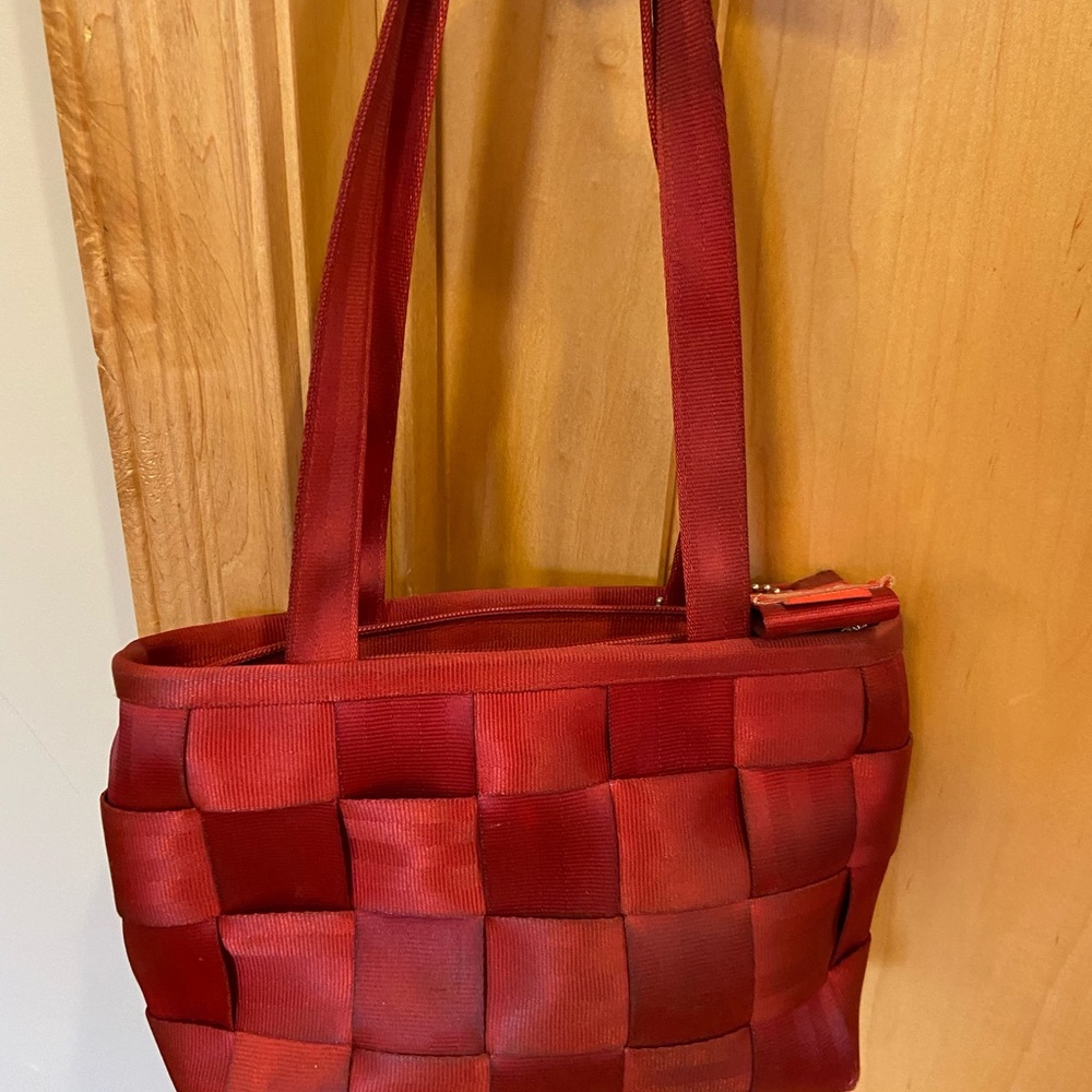 Harvey’s Seatbelt Bag Red Small Tote